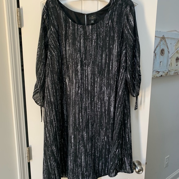 Worthington Dresses & Skirts - Black and white lined dress